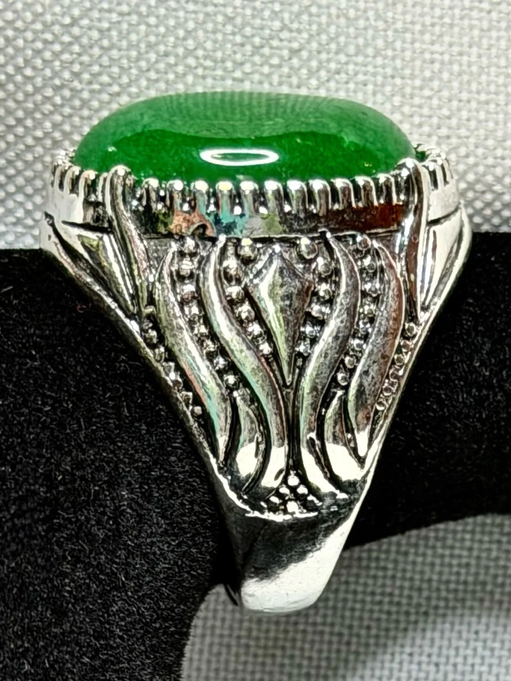 Shamrock Green Cabochon Jade Ring size 8 Unisex